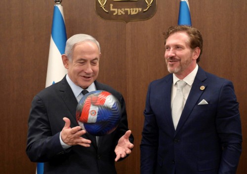 ראש הממשלה בנימין נתניהו נפגש עם נשיא התאחדות הכדורגל של דרום אמריקה וסגן נשיא פיפא אלחנדרו דומינגז